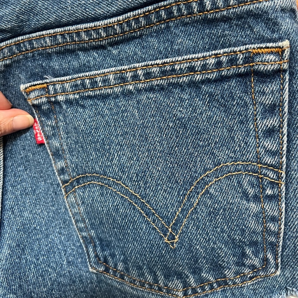 Levi’s Vintage 550 Relaxed Fit Cutoff Denim Shorts Distressed High Rise - Picture 3 of 5
